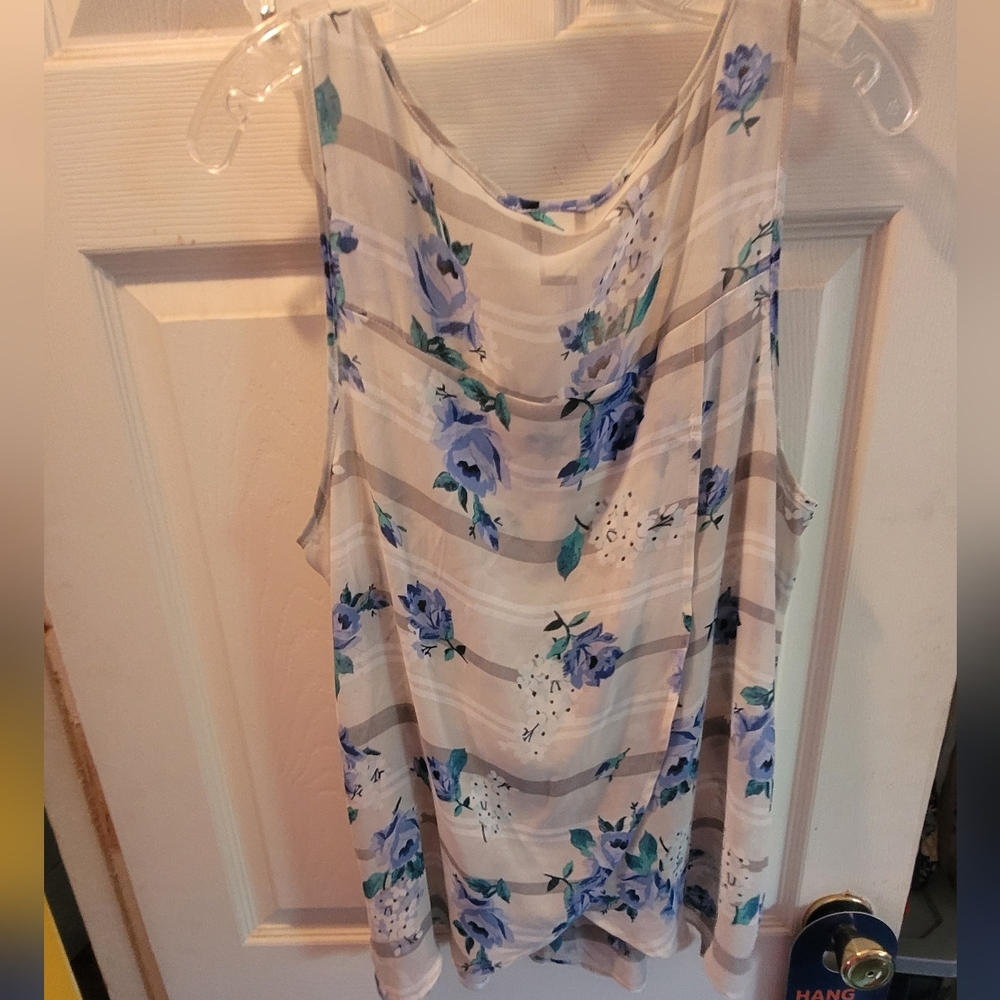 Torrid 1 Floral Print Women's Top - Blue and White - Picture 8 of 9